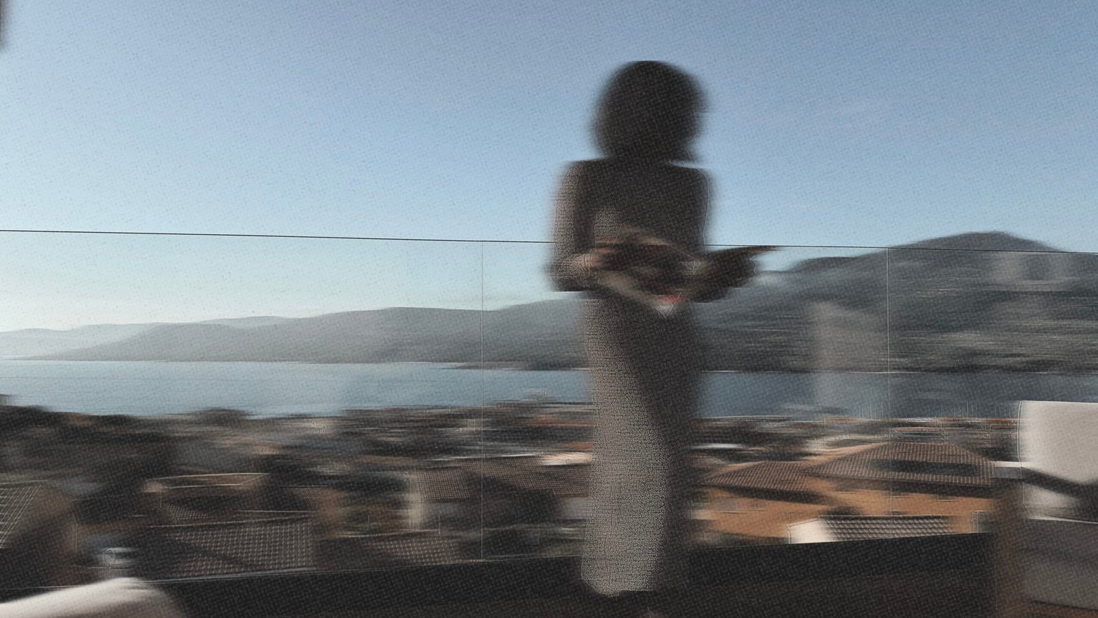 agencecommunicationcorse_ombrefemmebalconafro_ARDcreation
